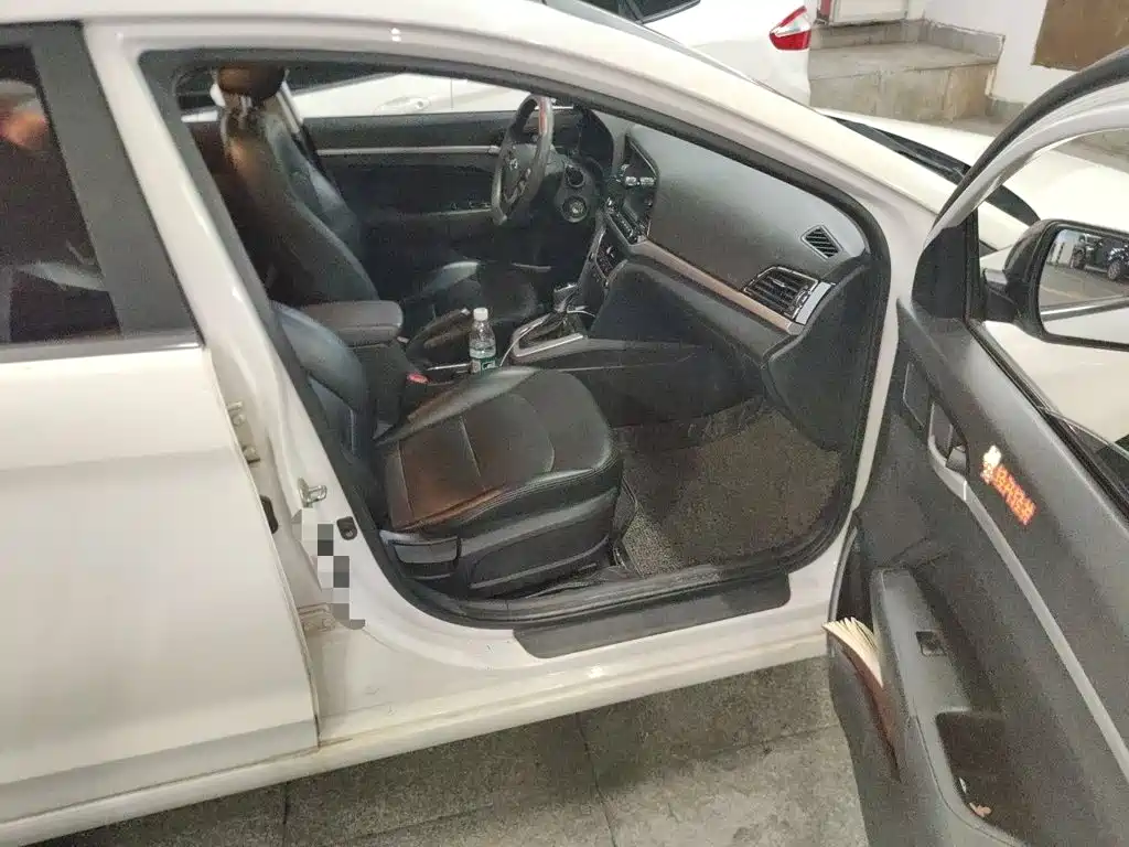 Hyundai Elantra — миниатюра 19
