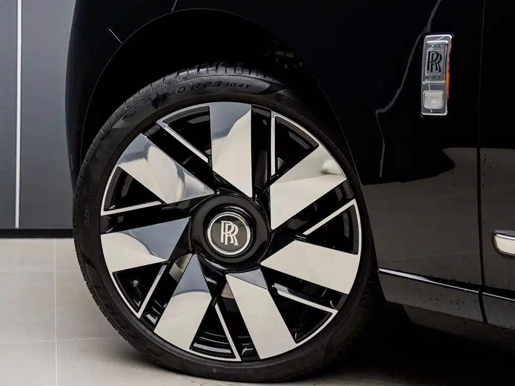 Rolls-Royce Cullinan — миниатюра 24