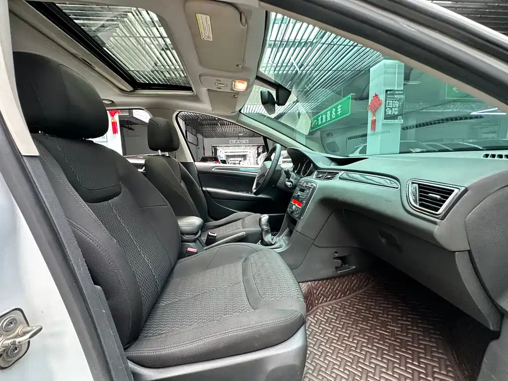 Peugeot 308 — миниатюра 8
