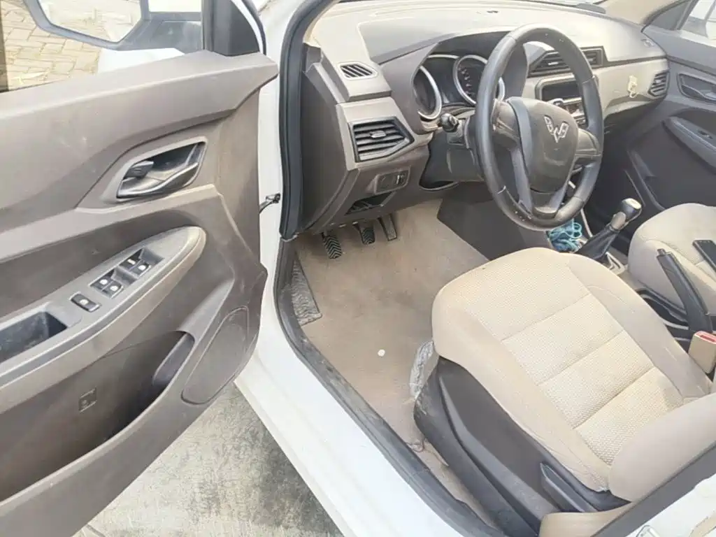 Wuling Hongguang — миниатюра 21