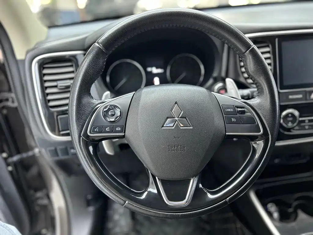 Mitsubishi Outlander — миниатюра 16