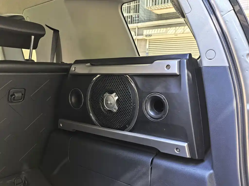 Toyota FJ Cruiser — миниатюра 13