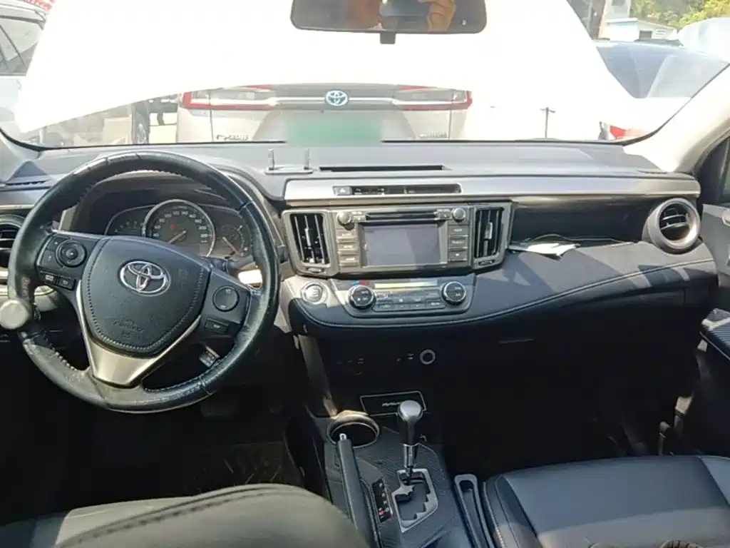 Toyota RAV4 — миниатюра 14