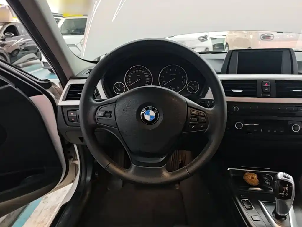 BMW 3 Series — миниатюра 11