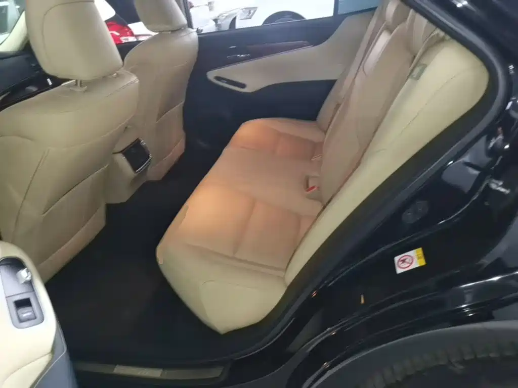 Toyota Crown — миниатюра 17