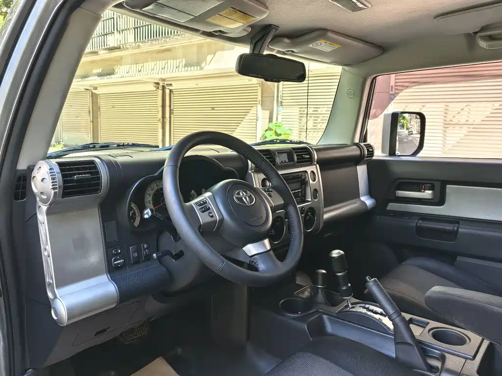 Toyota FJ Cruiser — миниатюра 11