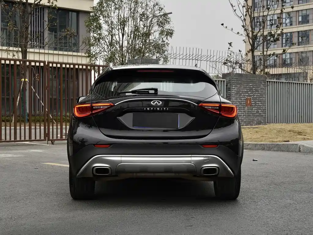 INFINITI QX30