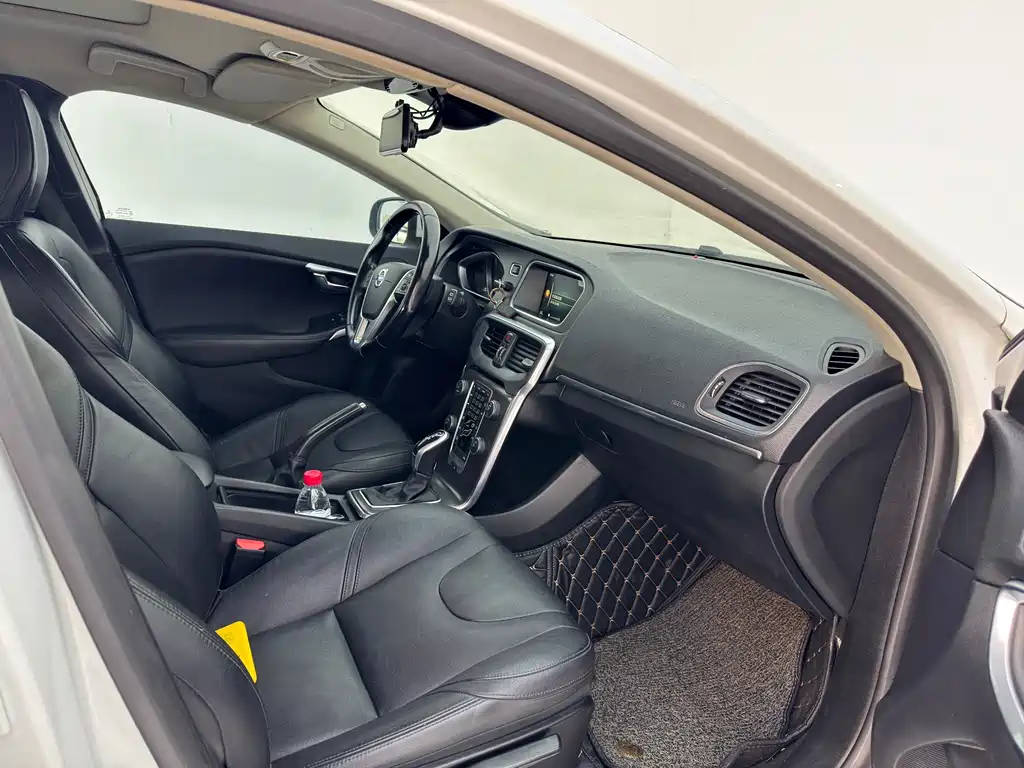 Volvo V40 — миниатюра 4