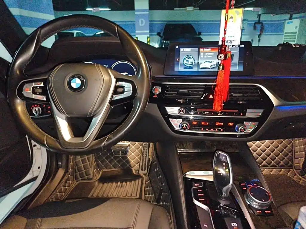BMW 5 Series — миниатюра 13