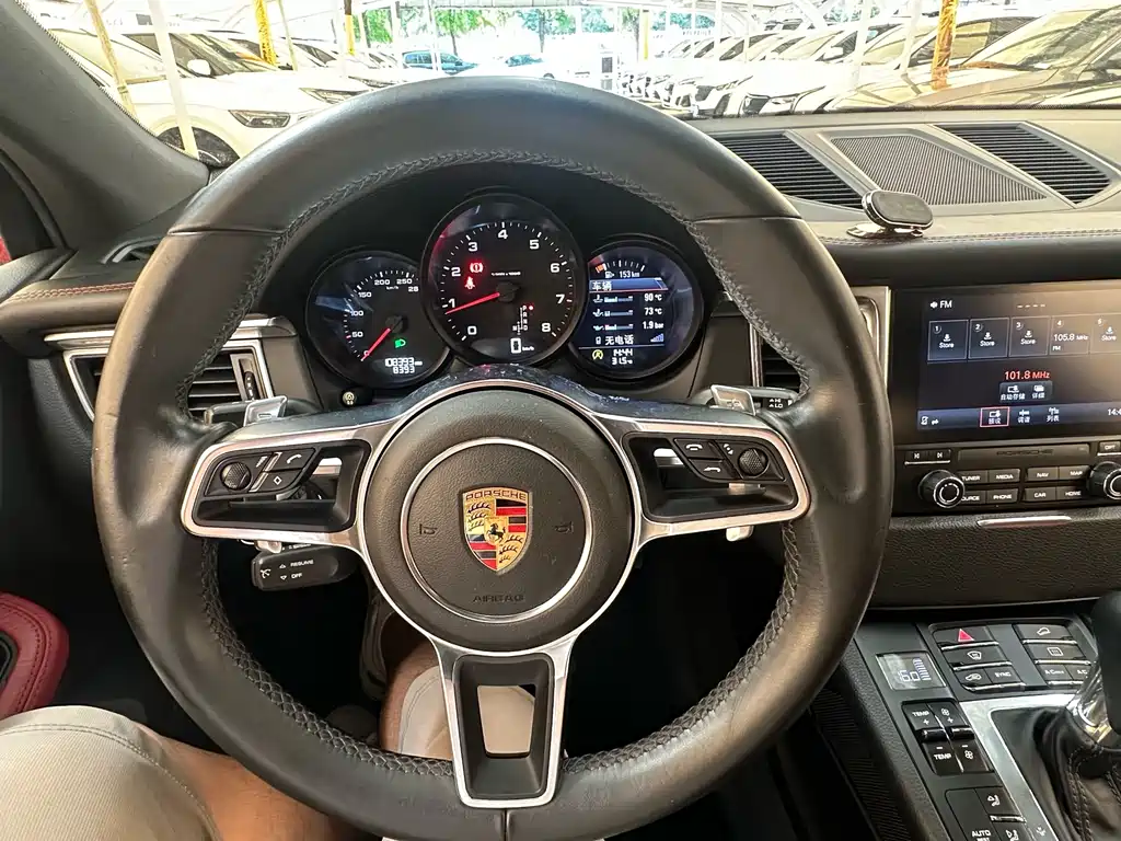 Porsche Macan — миниатюра 15