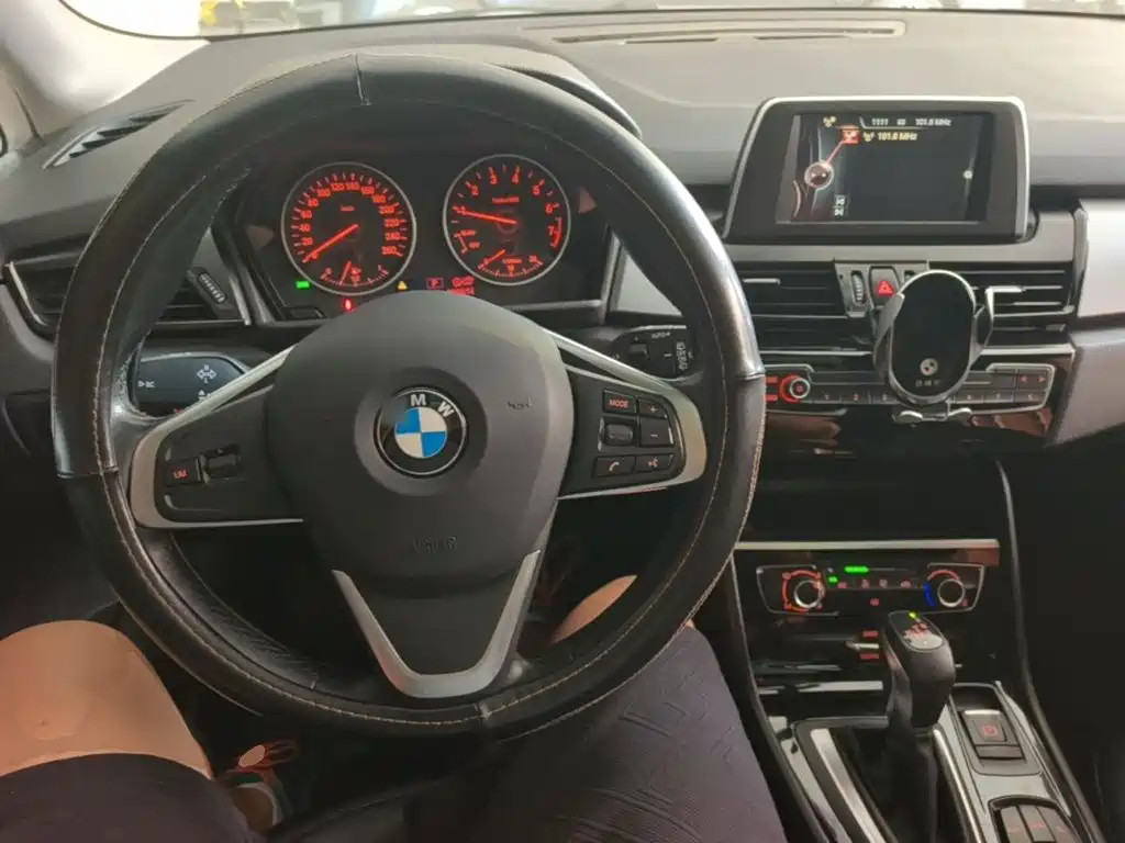 BMW 2 Series Active Tourer — миниатюра 10