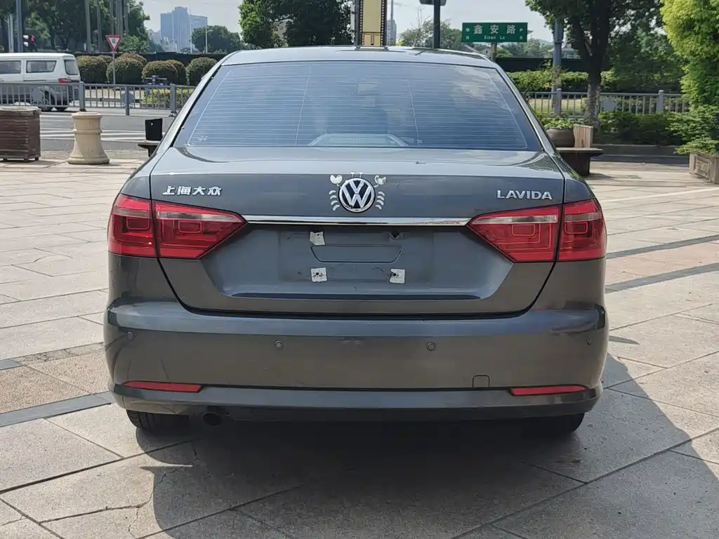 Volkswagen Lavida — миниатюра 5