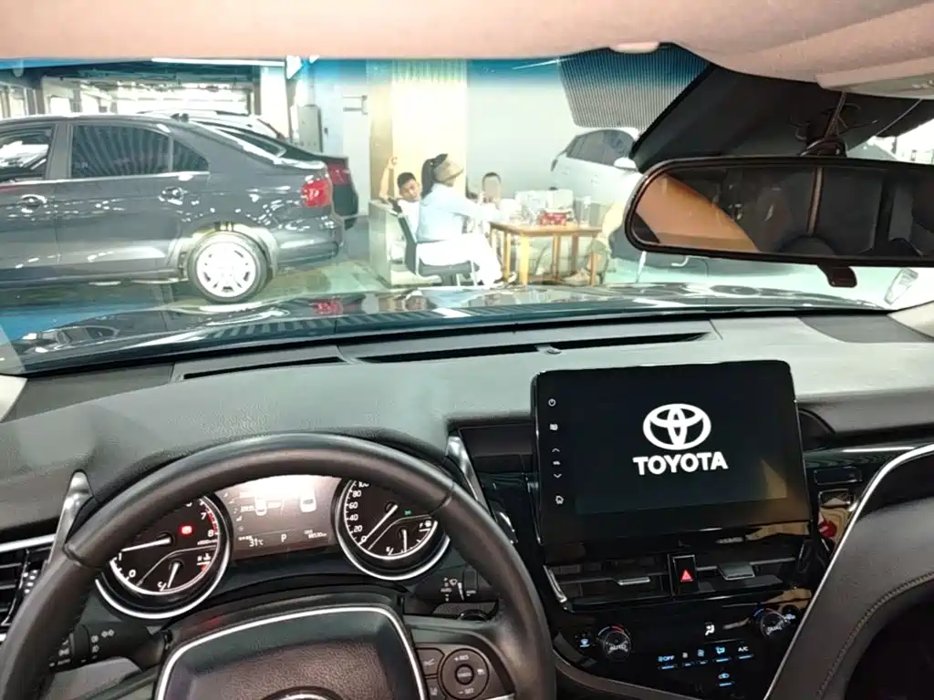 Toyota Camry — миниатюра 10