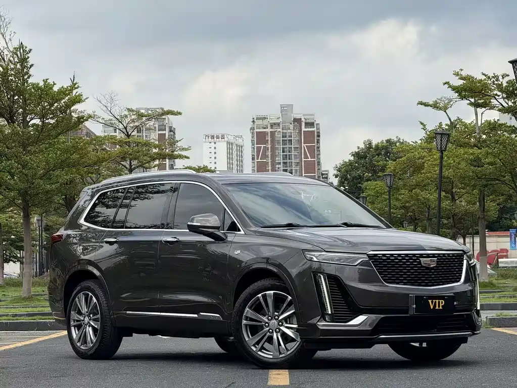 CADILLAC  XT6