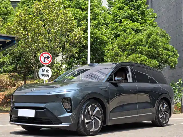 2025 Nio ES8