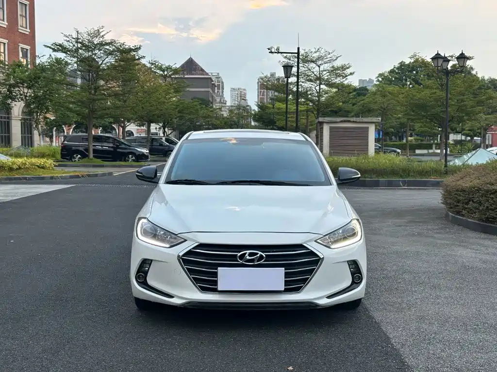 Hyundai Elantra — миниатюра 2