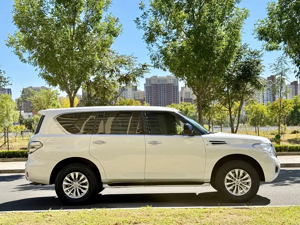 Nissan Patrol — миниатюра 4
