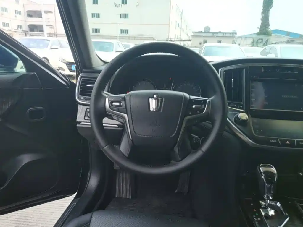 Toyota Crown — миниатюра 11