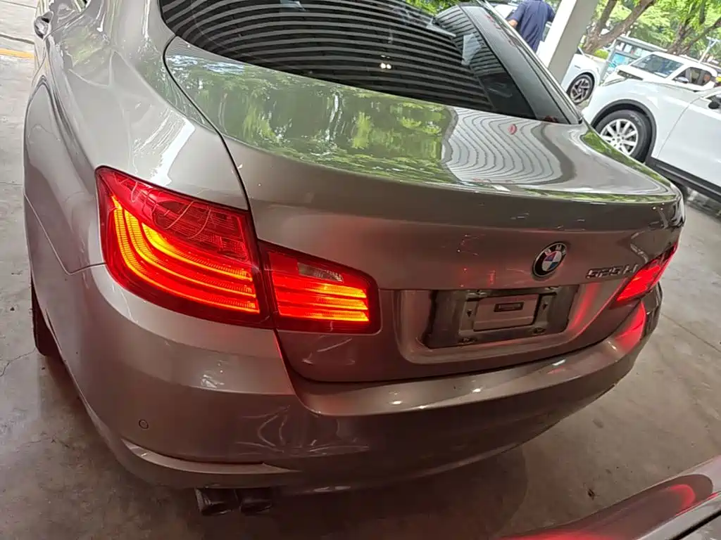 BMW 5 Series — миниатюра 6