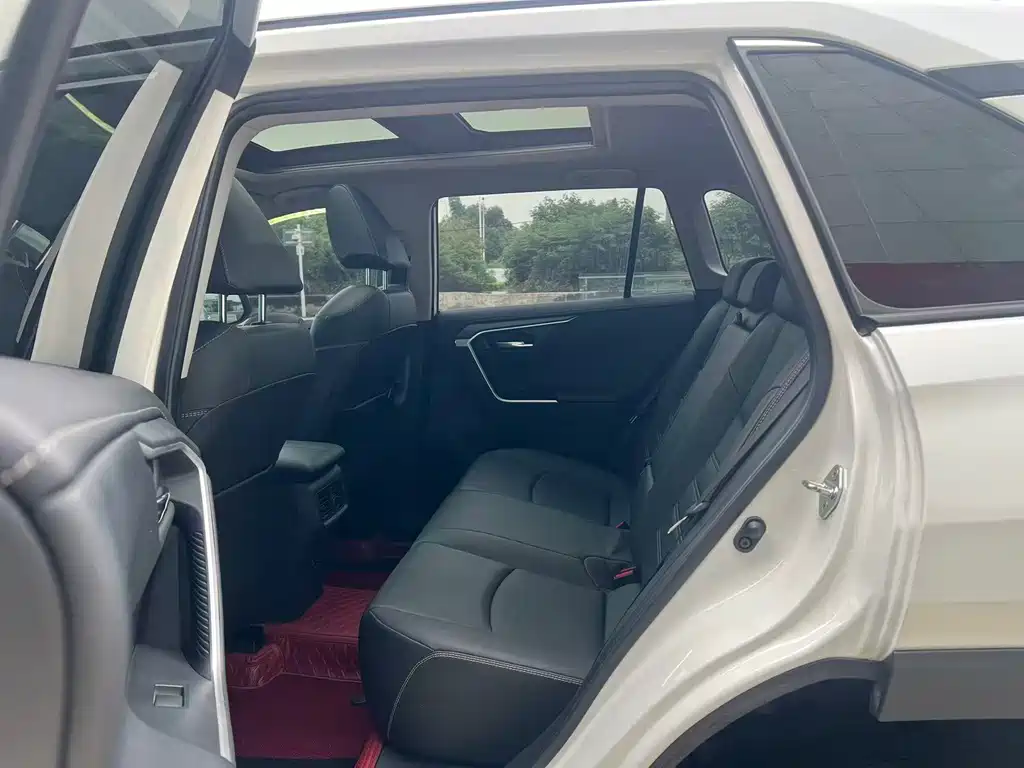 Toyota RAV4 — миниатюра 7