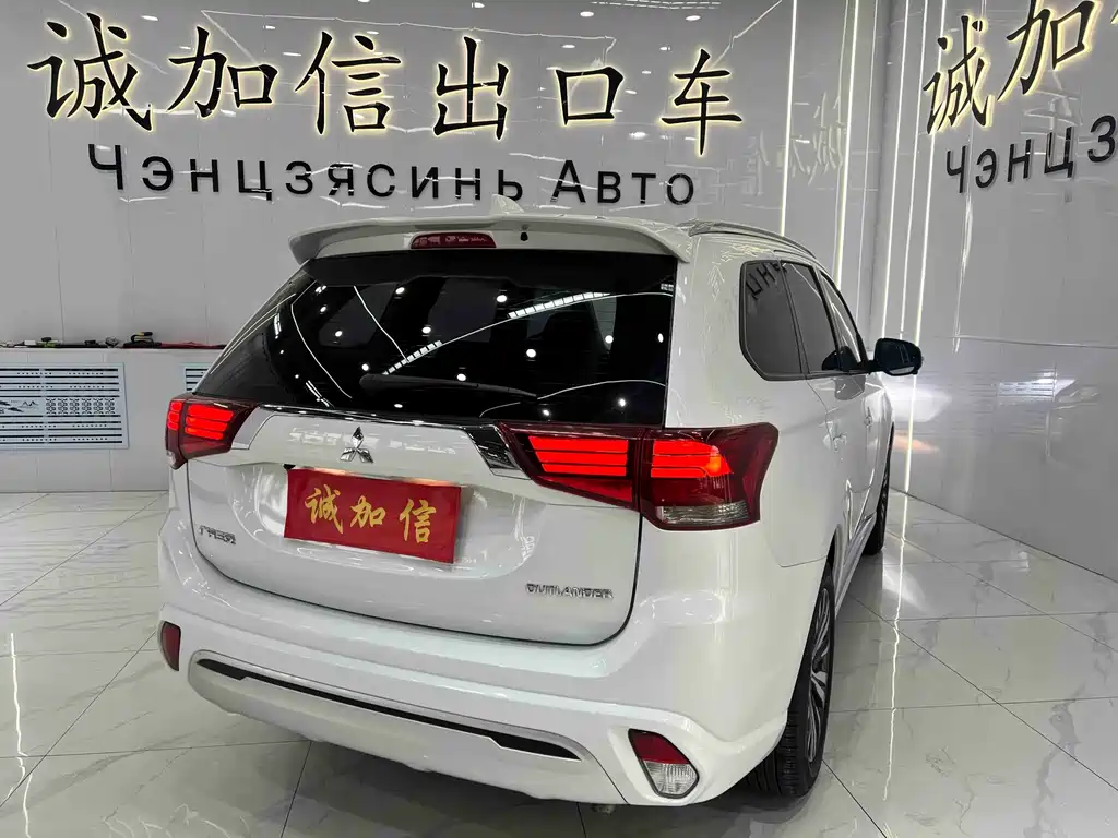 MITSUBISHI OUTLANDER