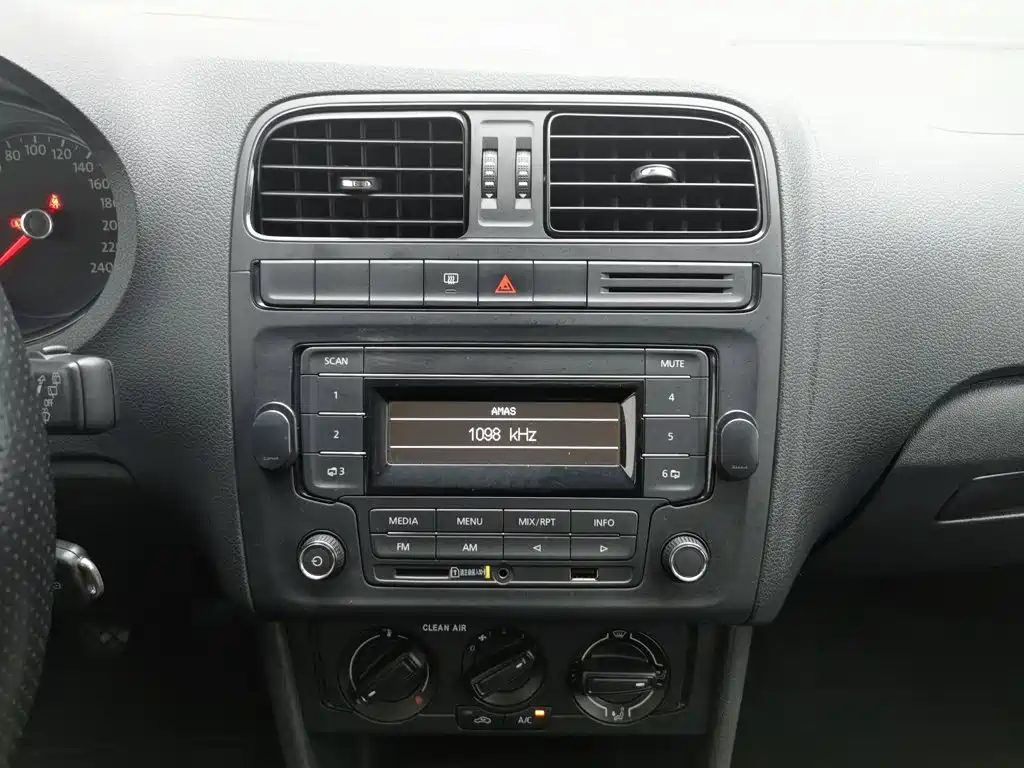 Volkswagen Polo — миниатюра 12