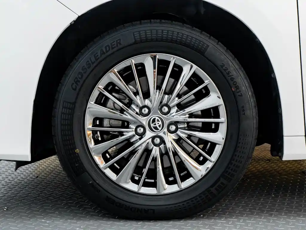 Toyota Alphard — миниатюра 10