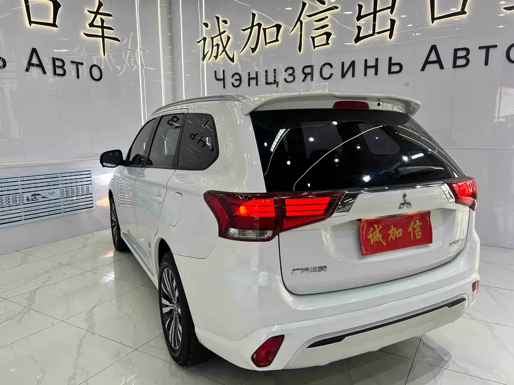 MITSUBISHI OUTLANDER