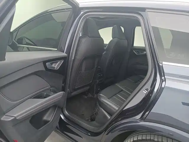 Audi Q4 e-tron — миниатюра 7
