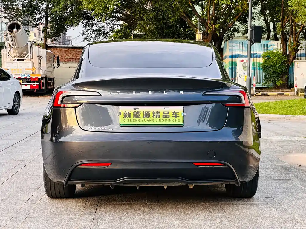 Tesla Model 3 — миниатюра 6