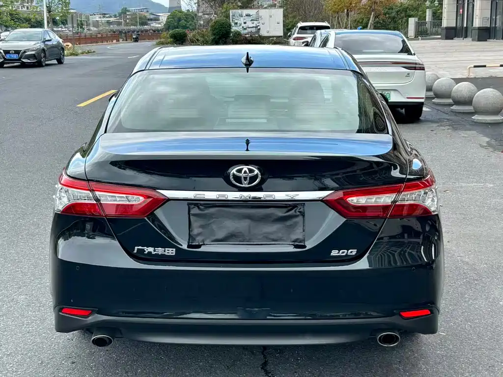 TOYOTA CAMRY
