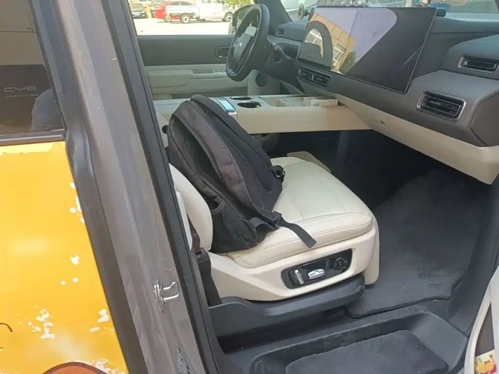 Li Auto Li MEGA — миниатюра 25