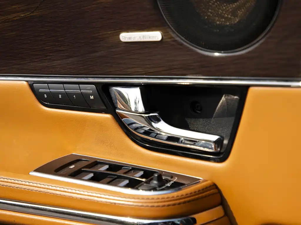 Jaguar XJ — миниатюра 11