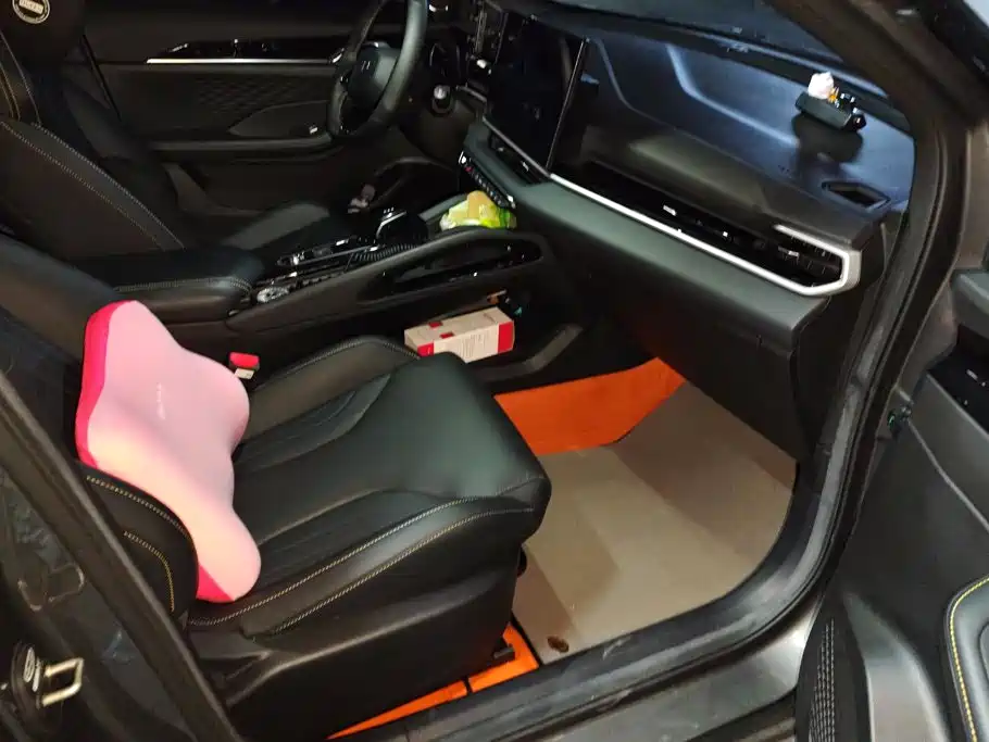 Geely Binyue — миниатюра 8