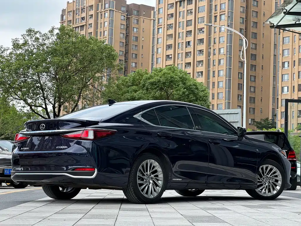 Lexus ES — миниатюра 6