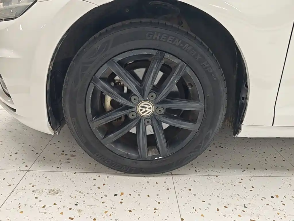 Volkswagen Golf — миниатюра 23