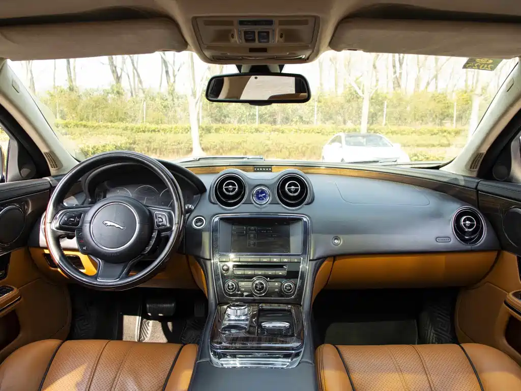 Jaguar XJ — миниатюра 29