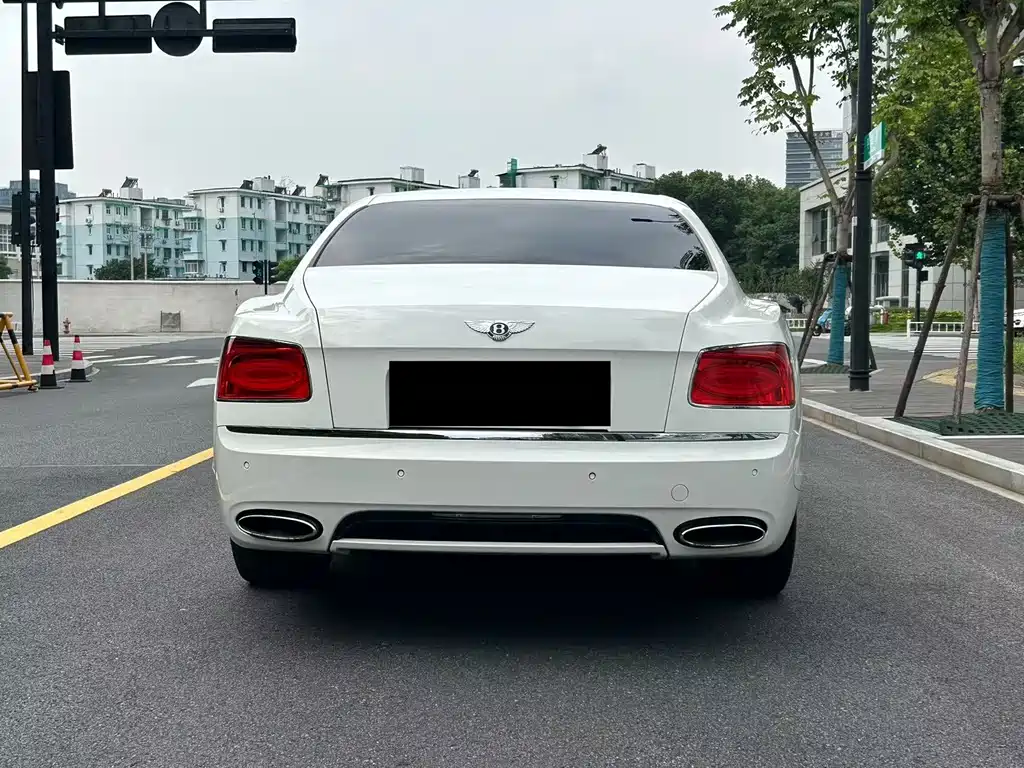 Bentley Flying Spur — миниатюра 3
