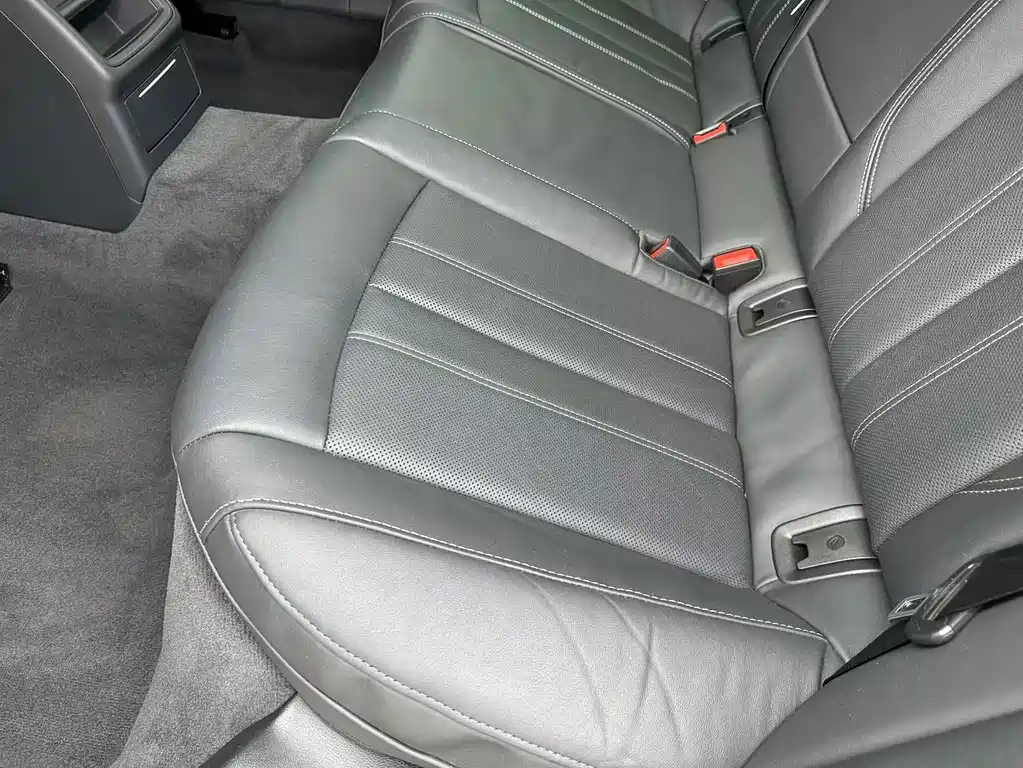 Audi A4L — миниатюра 16