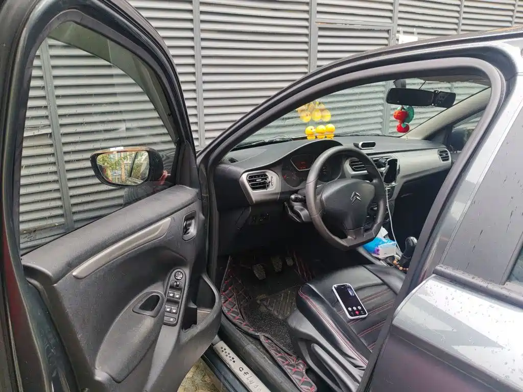 Citroen Elysee — миниатюра 17