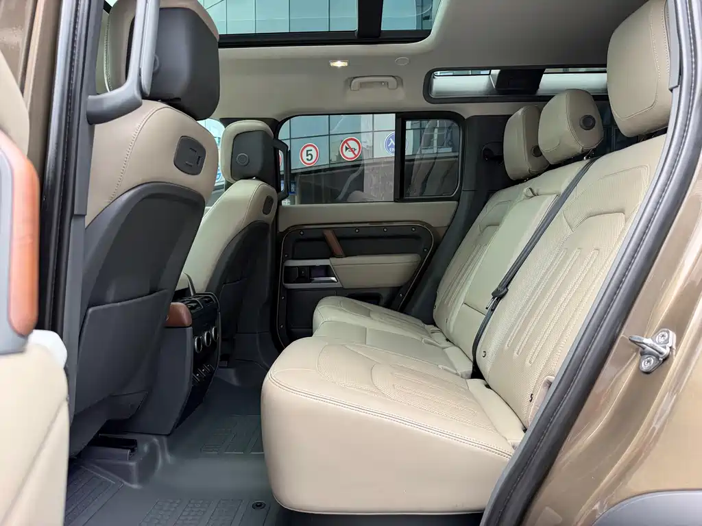 Land Rover Defender — миниатюра 4