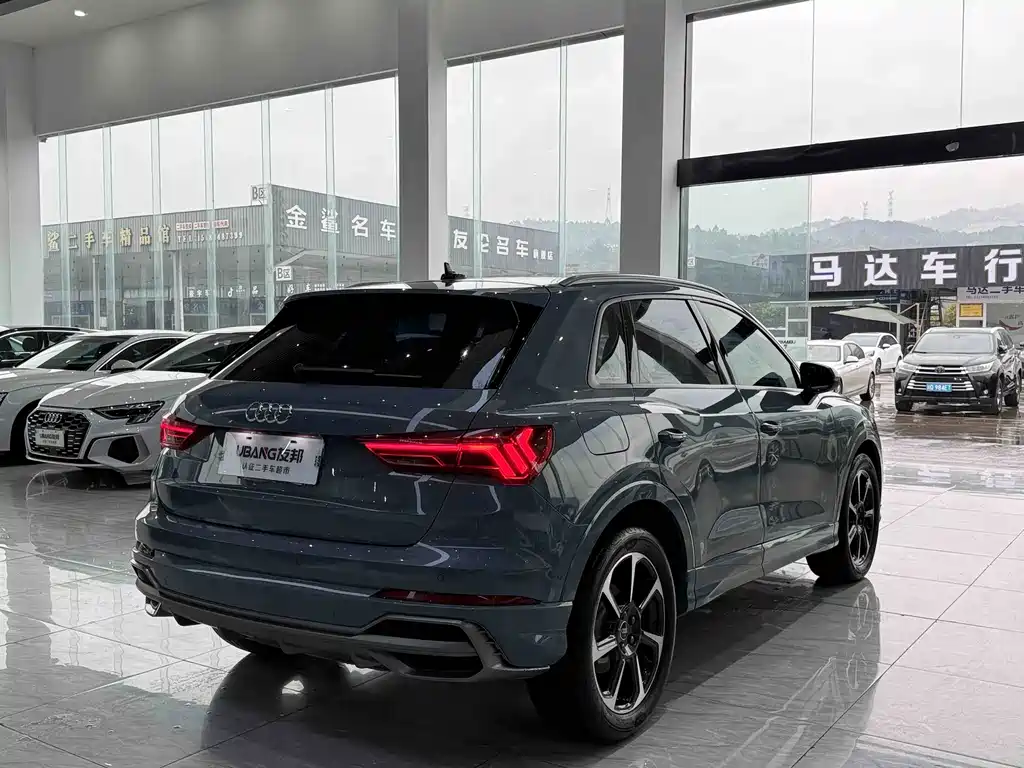 AUDI Q3