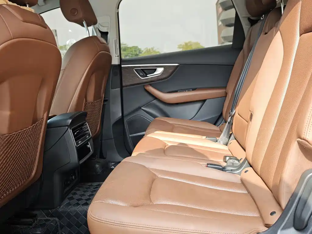 Audi Q7 — миниатюра 6