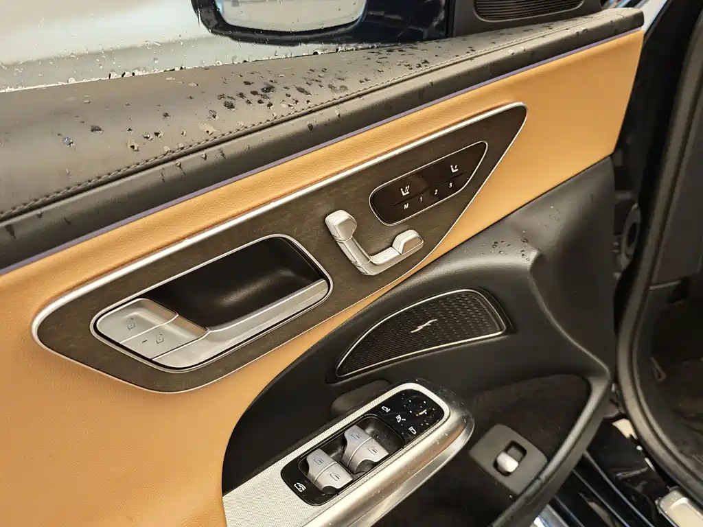 Mercedes-Benz E-Class — миниатюра 11