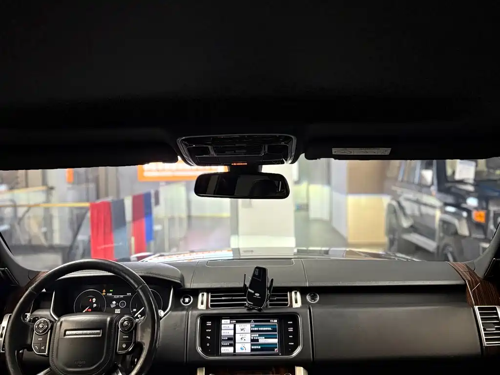 Land Rover Range Rover — миниатюра 6