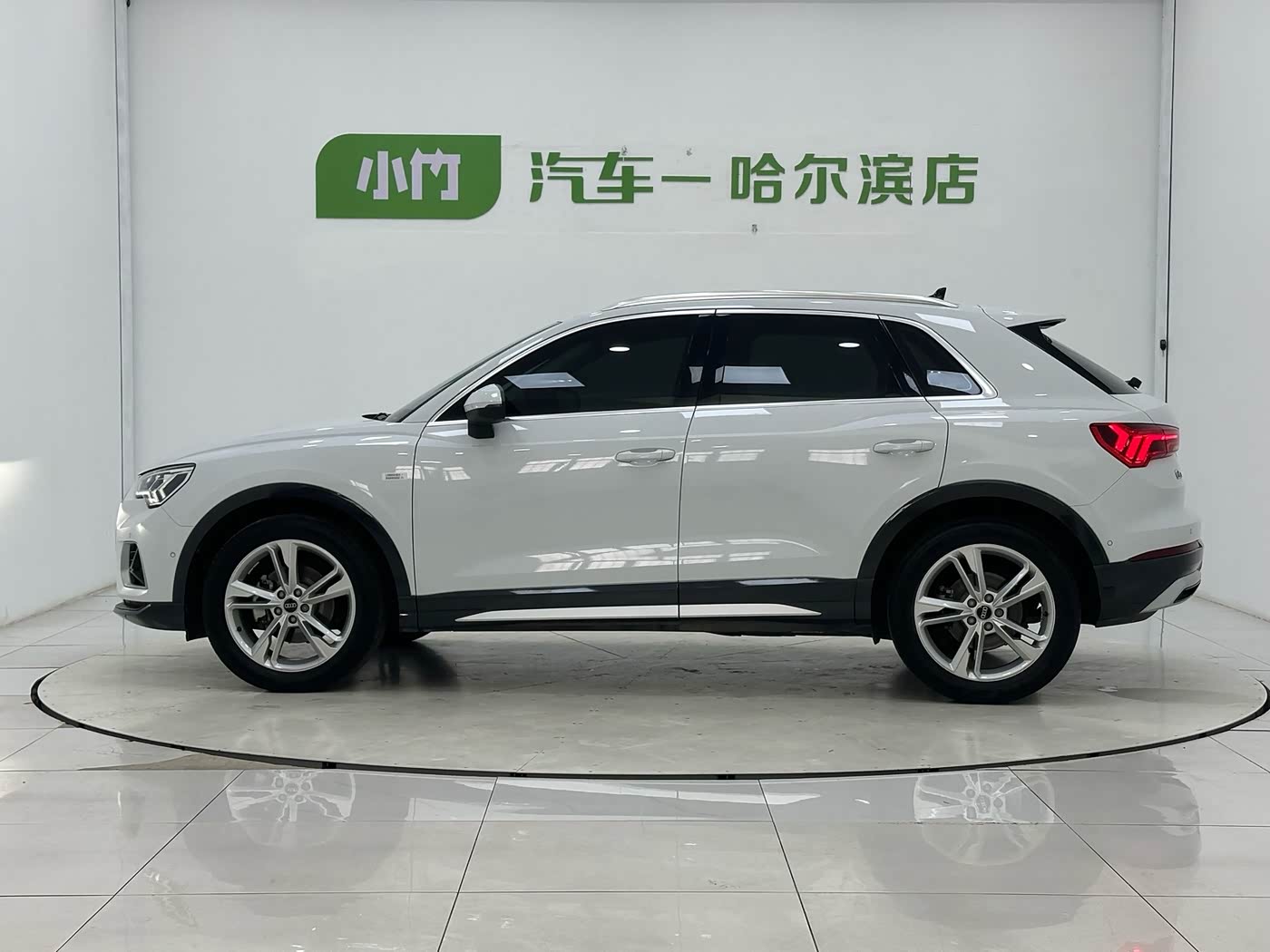 Audi Q3 1.4 л 2023 г. Белый, пробег 21000 км