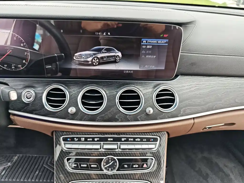Mercedes-Benz E-Class — миниатюра 18