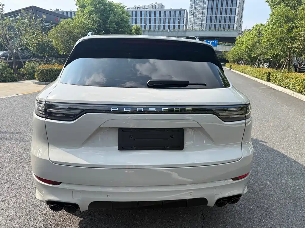Porsche Cayenne — миниатюра 12