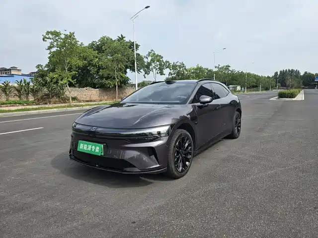 2025 Zeekr 007