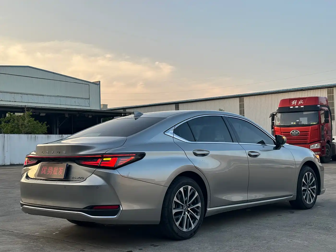 Lexus ES 2026 Silver/gray из Китая, фото 2